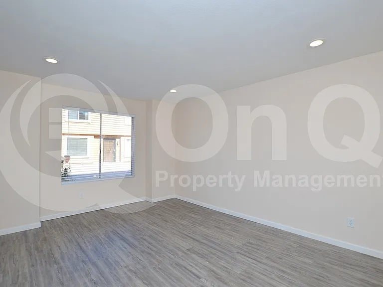 1418 E Knoll Cir #2 — Photo 3