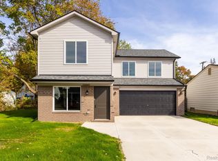 28860 Melvin St, Roseville, MI 48066