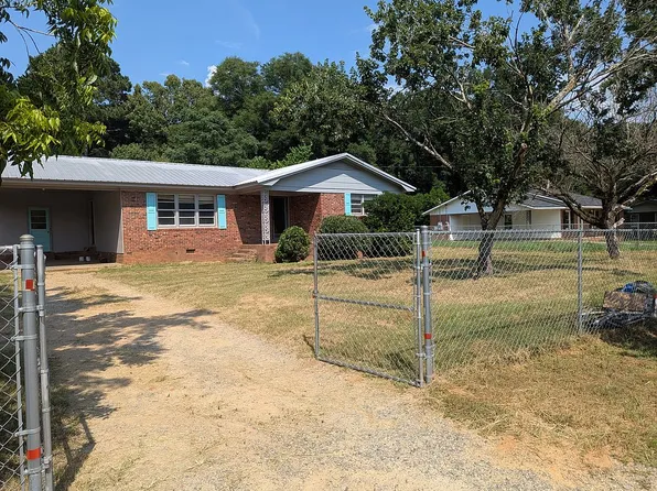 11 Gregory Dr, Hawkinsville, GA 31036