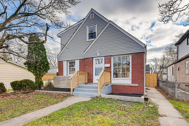 11 163rd St photo 1