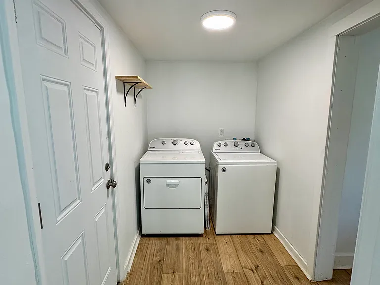 140 Grove Ave — Photo 21