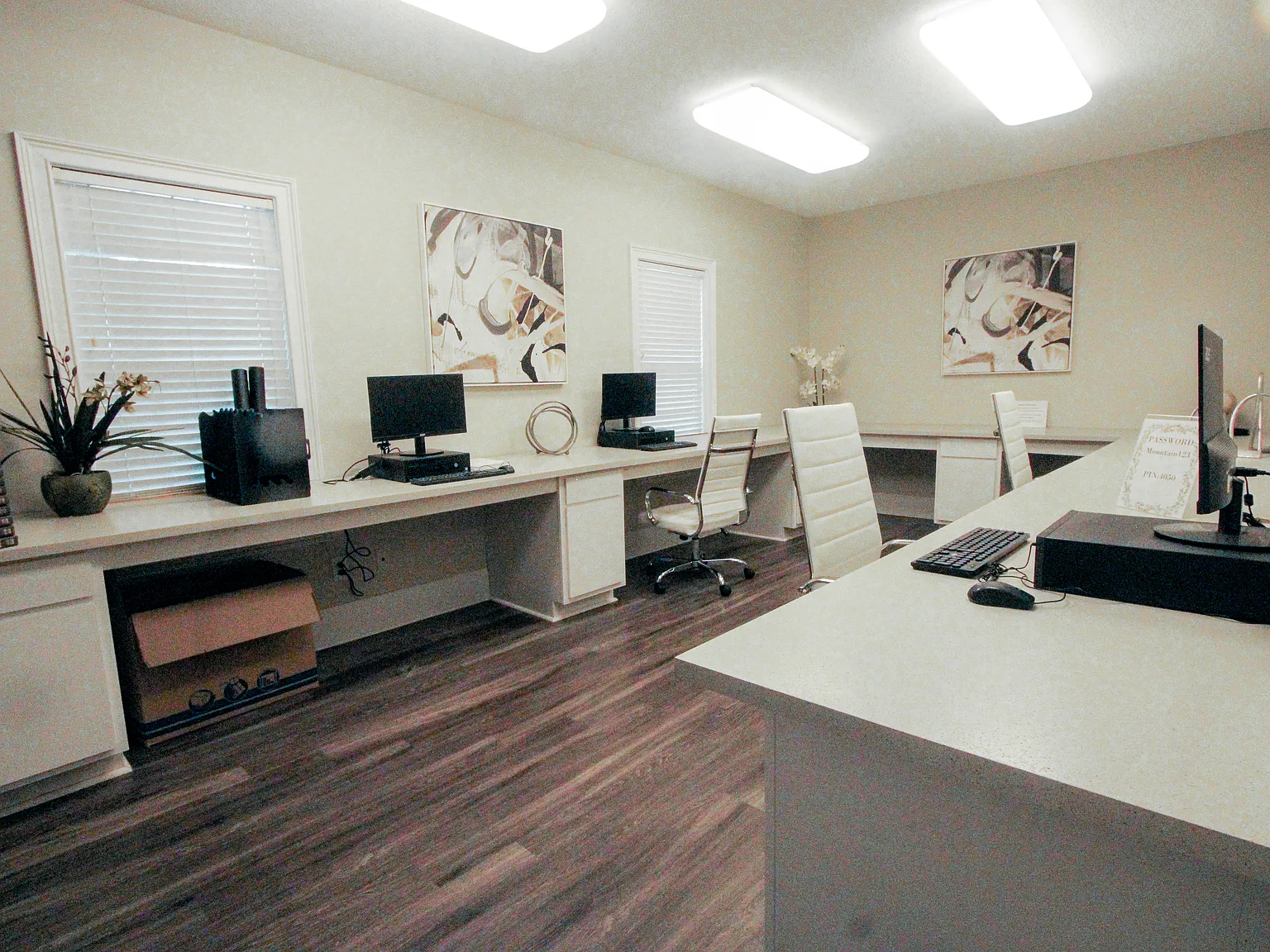 Mountainside Manor — Photo 3