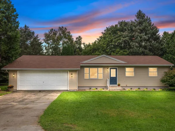 126 Johnson St, Edmore, MI 48829