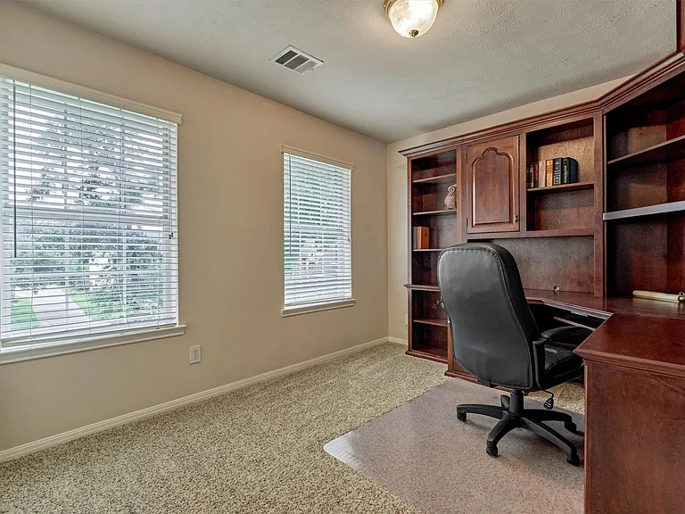 6615 Haughton Dr — Photo 40