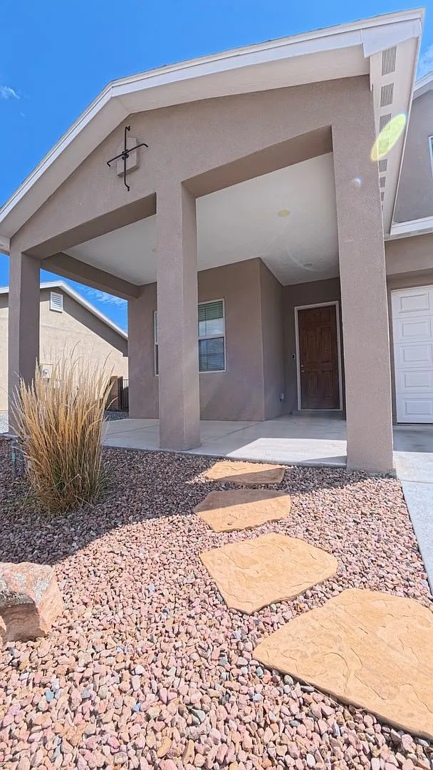 4 Bedrooms Rio Rancho — Photo 2
