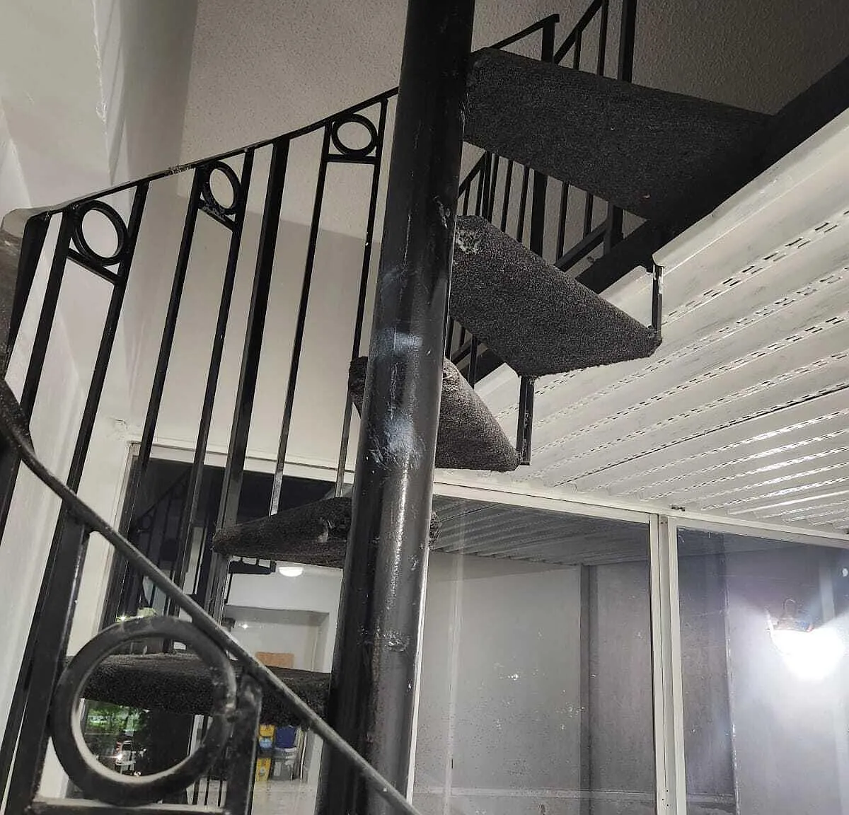 2 bed, 1.5 bath, 900 sqft, $2,400 — Photo 3