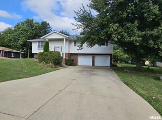 326 Pinecrest Dr, Metamora, IL