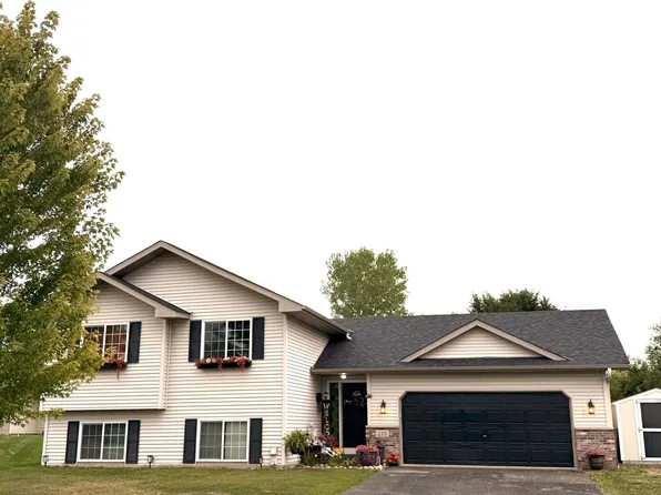 213 Ash St E, Annandale, MN 55302