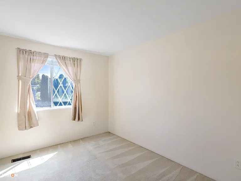 6191 Camsell Cres — Photo 11