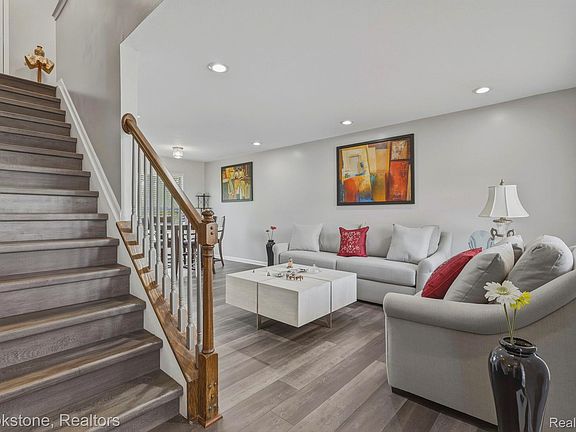 5th image of 30640 Nelson Cir