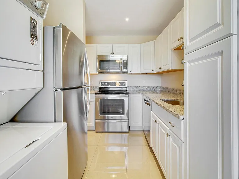 2730 SW 13th St #203 — Photo 7