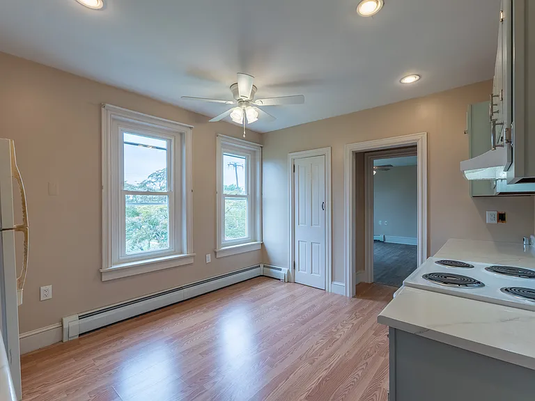 506 Washington St — Photo 15