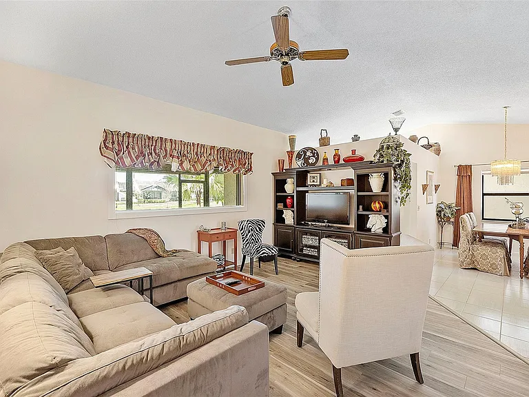 31 Columbia Ct — Photo 48