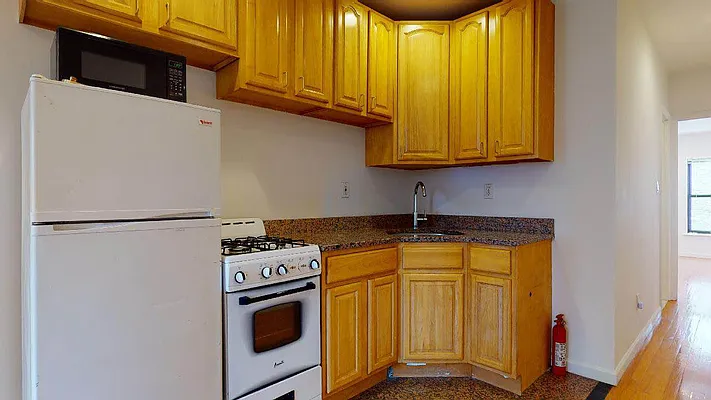 Rented by Bond New York | media 3