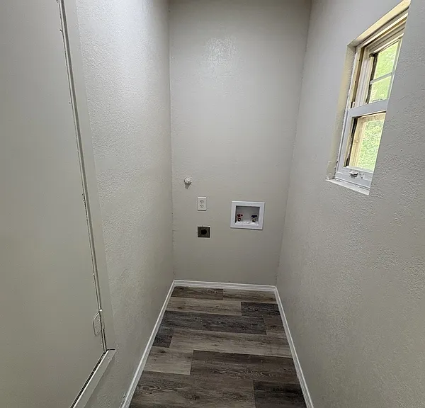 4647 N Hartford Ave — Photo 4