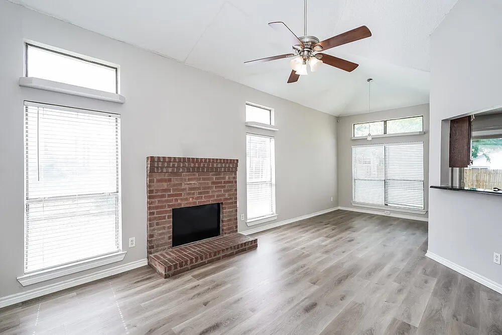 3 bed, 2.0 bath, 1176 sqft, $1,815 — Photo 4