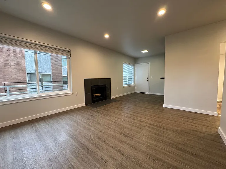 Hudson Square Apartments — Photo 1