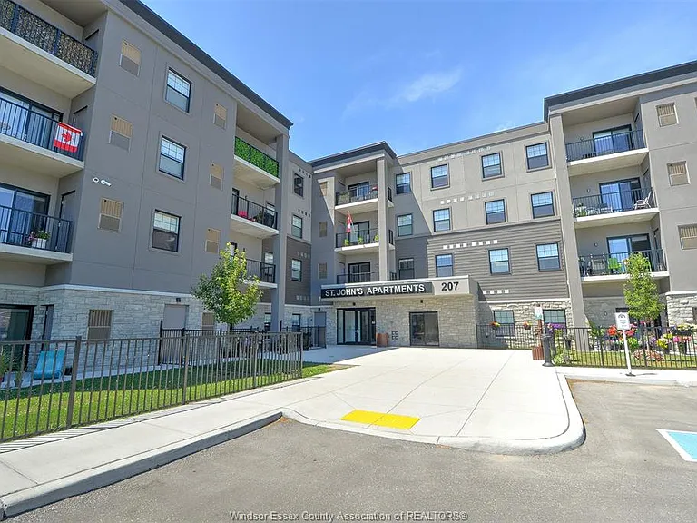 207 Brock St #319 — Photo 4