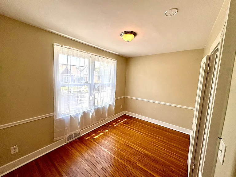 1008 Beaconsfield Ave #1N — Photo 6