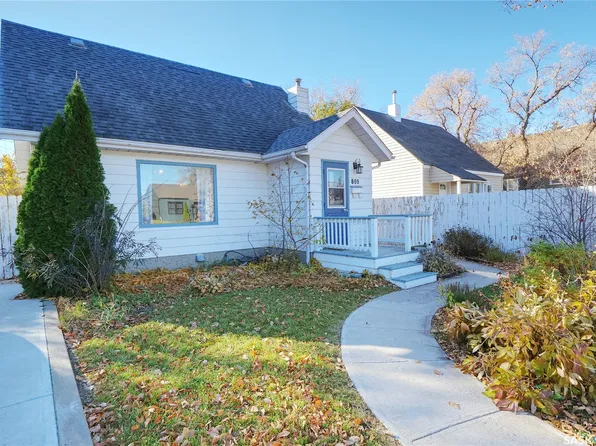 809 Athabasca Street E, Moose Jaw, SK S6H 0M6