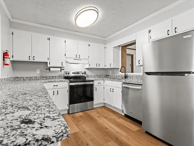 423 Sheffield Dr — Photo 23
