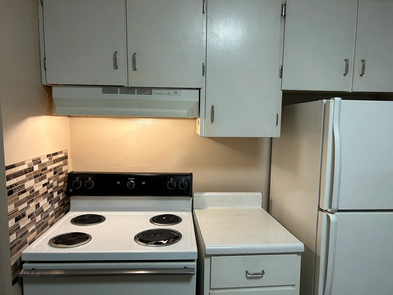2 bed, 750 sqft, $1,275 — Photo 3