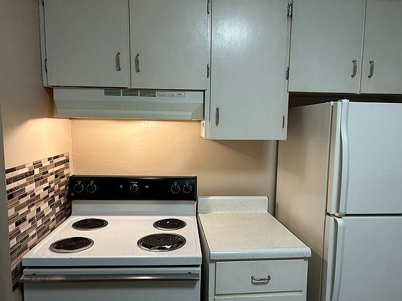 3rd image of 608 Depot St Floor 2