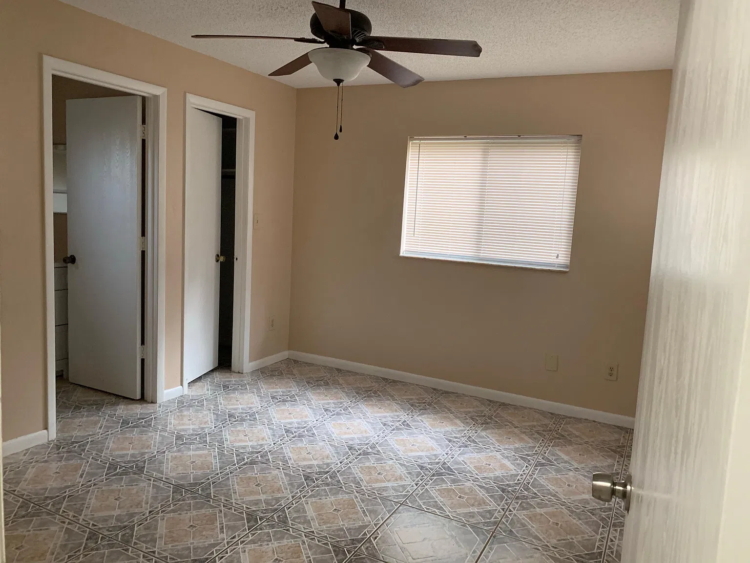 266 Lalla Ln — Photo 2