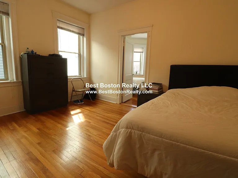 91 Trowbridge St #2 — Photo 4