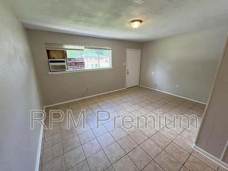2 bed, 1.0 bath, 794 sqft, $880 — Photo 3