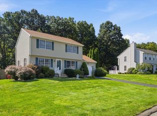 18 Scott Hollow Dr, Holyoke, MA 01040