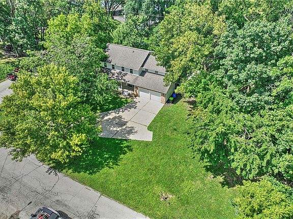 2nd image of 2355 Hawthorne Dr