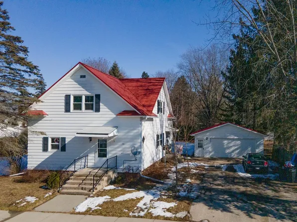 215 N Oxford St, Wautoma, WI 54982