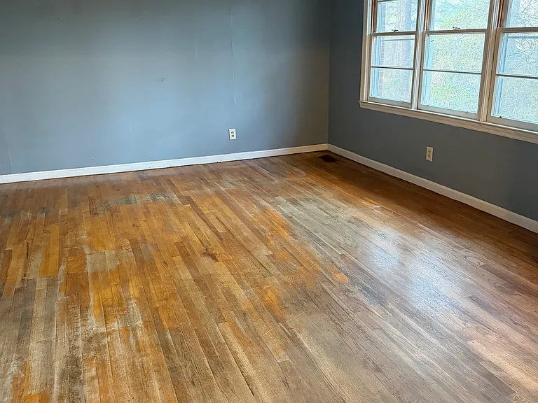 145 N Main St SW — Photo 7