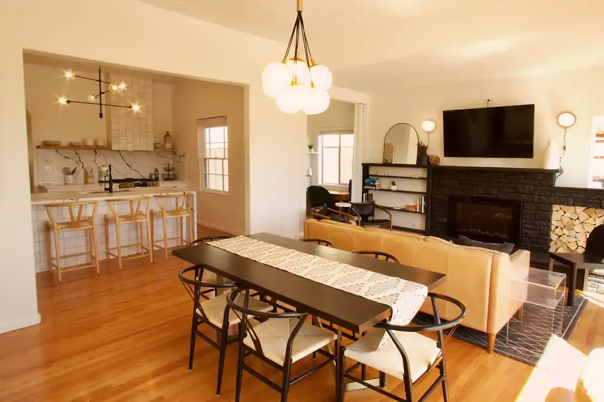 5 bed, 1900 sqft, $9,295 — Photo 1