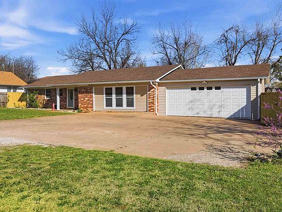 3rd image of 617 Locust St