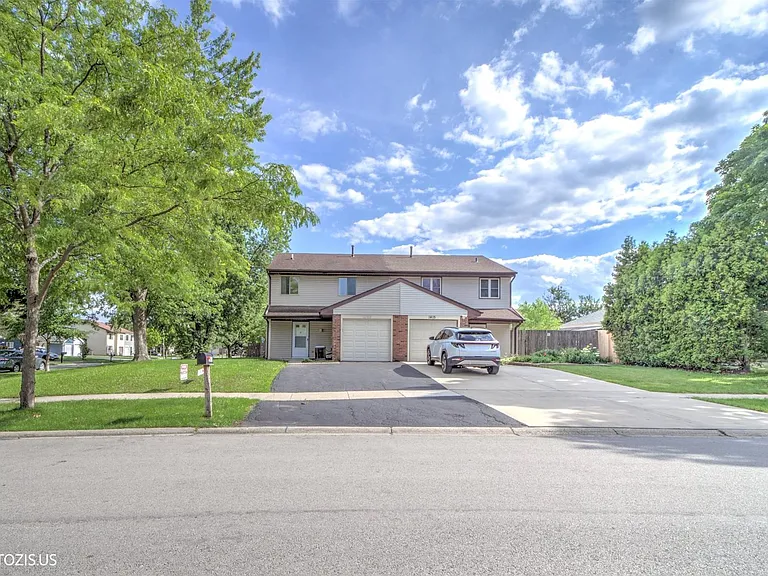 1405 Merrimac Ln N — Photo 38