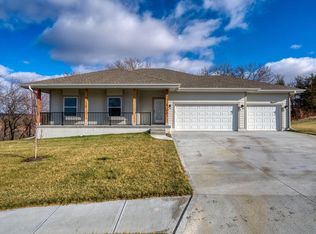 1339 Copper Mountain Dr, Crescent, IA 51526