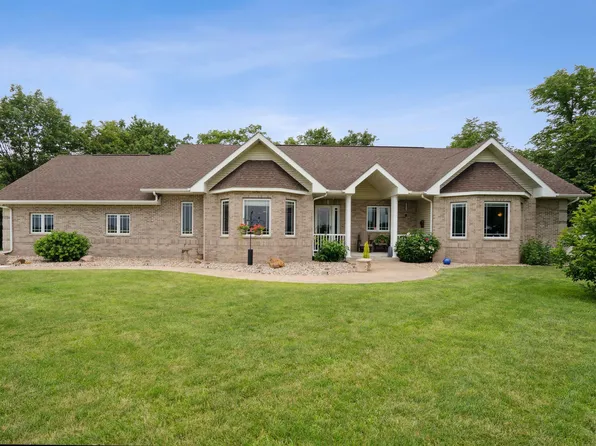 1746 Baxter Ave, Jesup, IA 50648