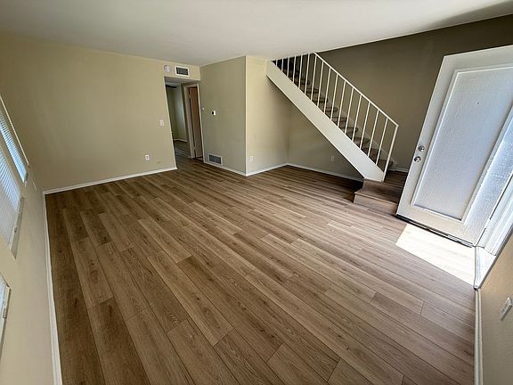 4th image of 11 Golden Glen St