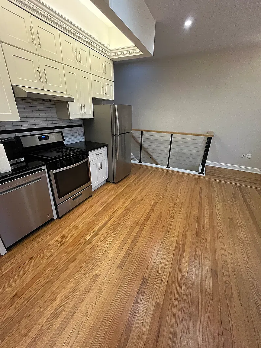 47-16 Ditmars Boulevard — Photo 2