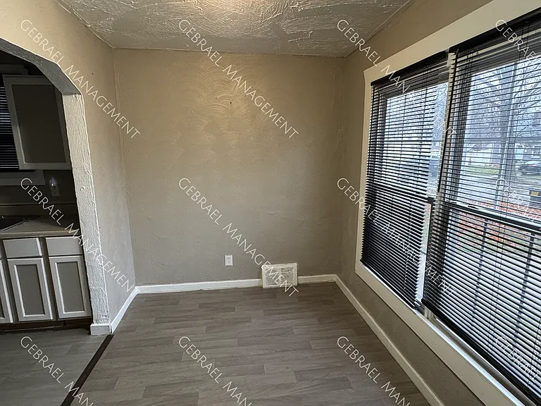 8606 Strathmoor St — Photo 4