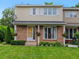 95 Seabrooke Dr, Ottawa, ON K2L 2H9