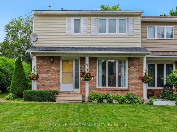 95 Seabrooke Dr, Ottawa, ON K2L 2H9