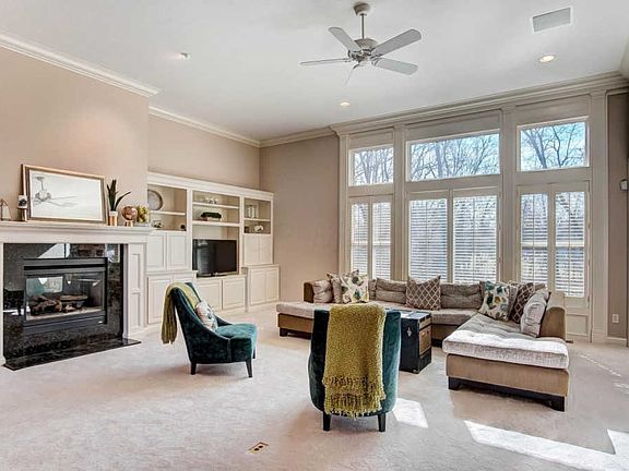 3rd image of 5492 Lynbrook Ln