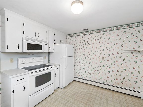 4th image of 37 Upland Rd