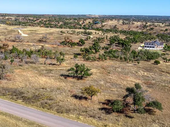 826 Sutton Dr, Fredericksburg, TX 78624