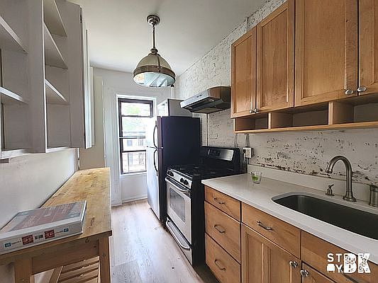 1st image of 579 Hancock St Floor 2