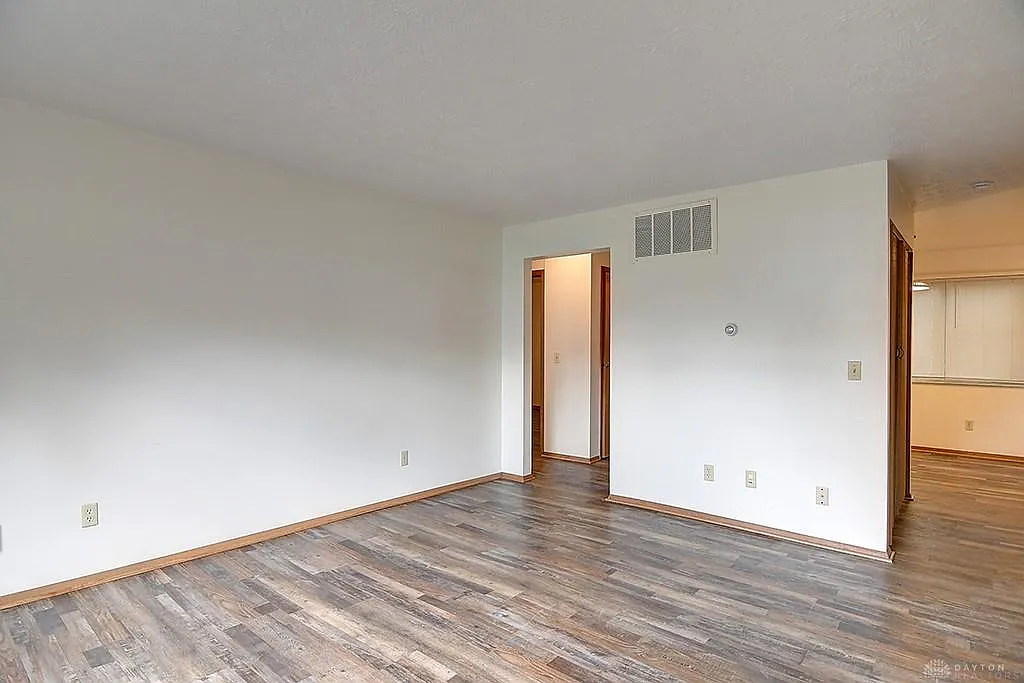 2 bed, 1.0 bath, $950 — Photo 4