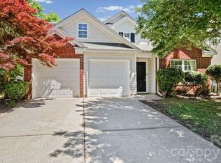 2011 Stargrass Ct, Charlotte, NC 28213